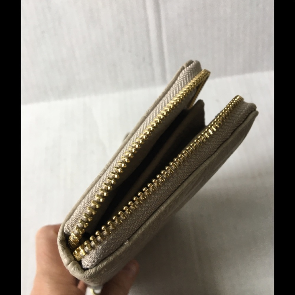 New Steve Madden Embossed Wristlet Wallet/Organizer - Picture 2 of 12